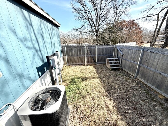 Building Photo - 291 Golden Dr