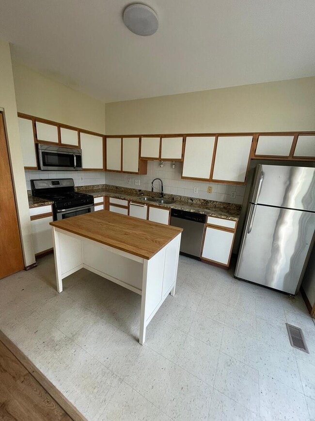 Building Photo - 14238 S Newberg Ct