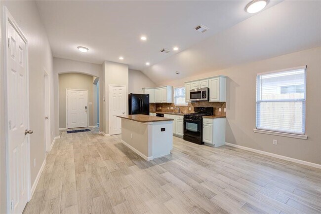Building Photo - 21714 Mansfield Bluff Ln