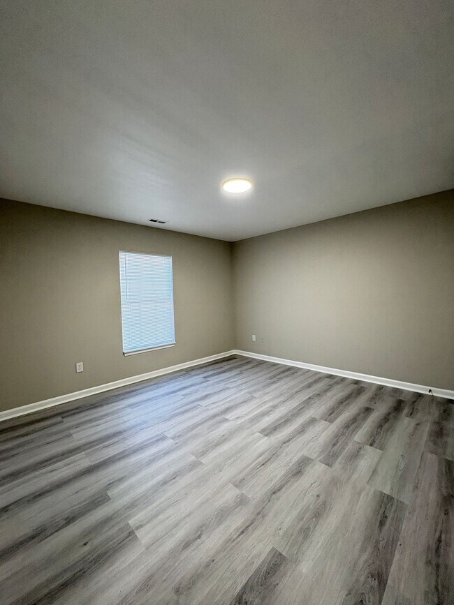 Building Photo - Bellagio Living III