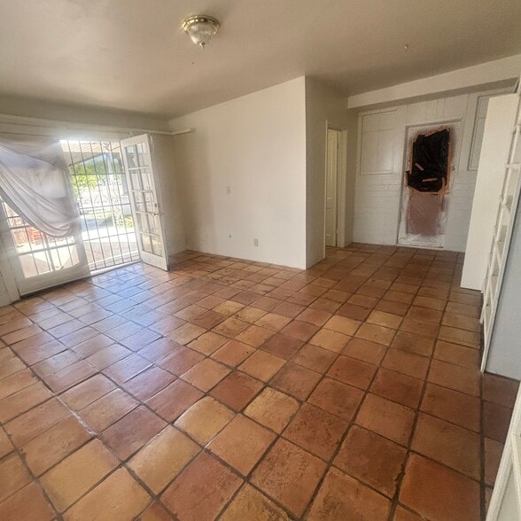 Living Room - 1409 S Mill Ave