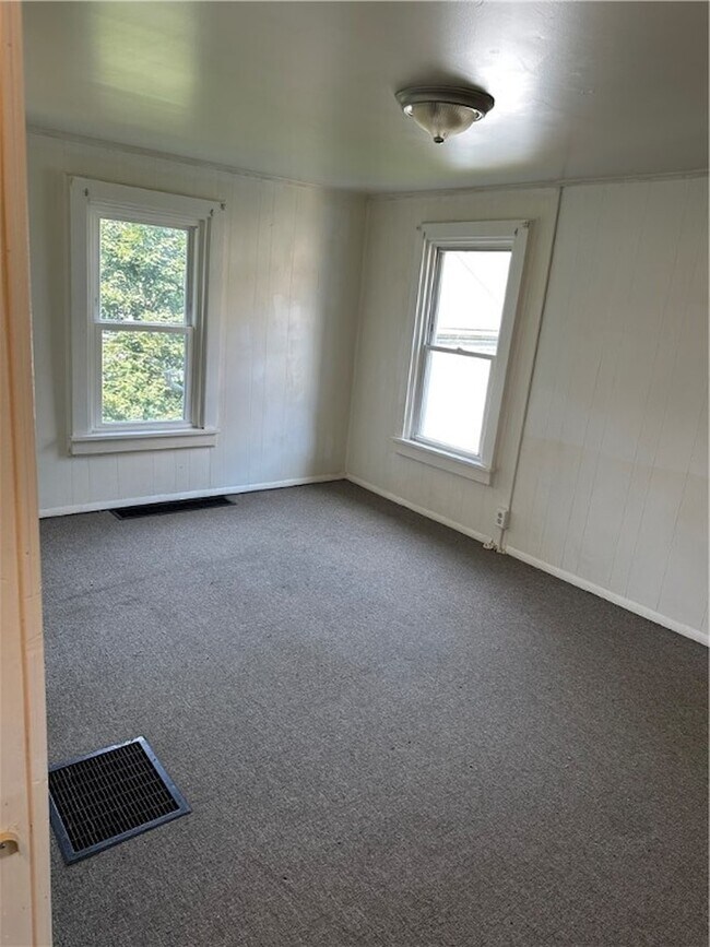 Building Photo - 113 Morton Ave