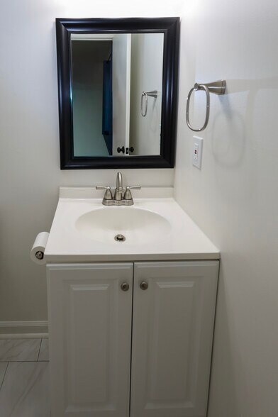 Master Bath - 1685 Bald Ridge Marina Rd
