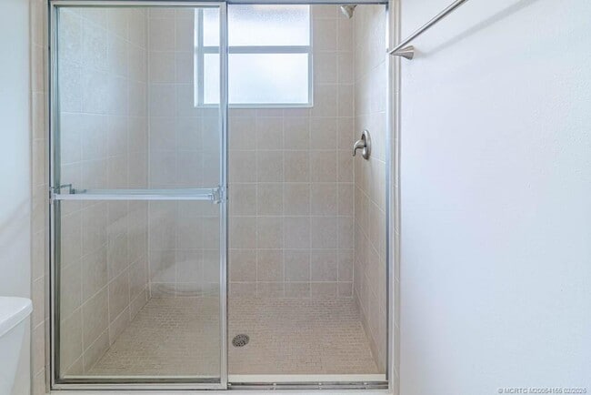 Building Photo - 356 SE Bloxham Way