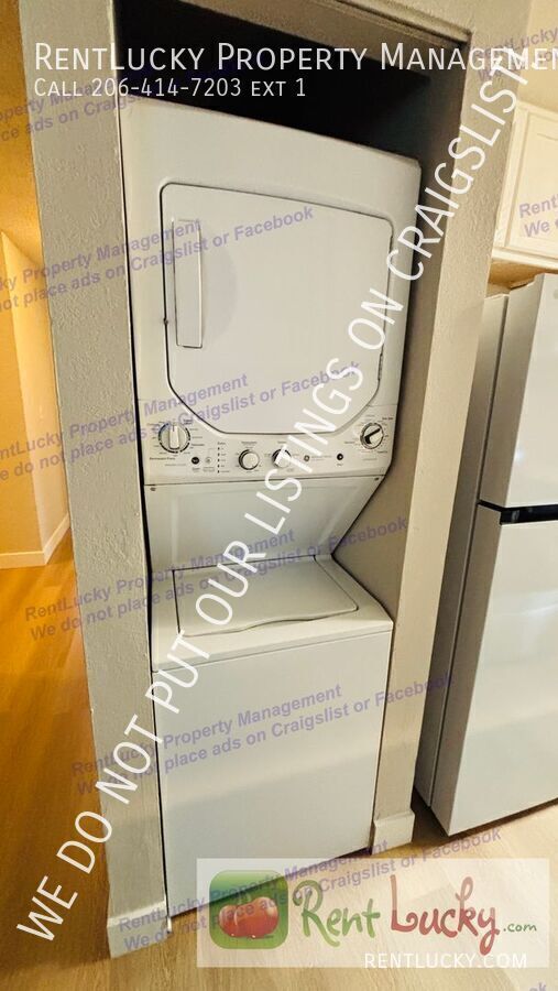 Building Photo - 2824 D Pl SE