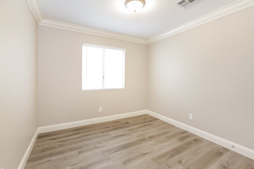 Building Photo - 121 Skytop Dr