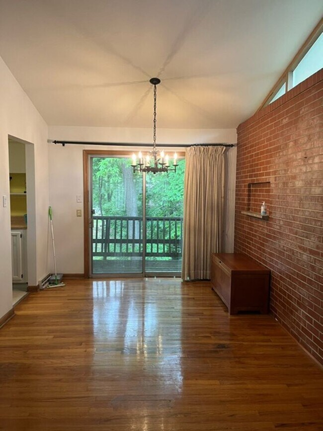 Building Photo - Charming 4 Bed 2.5 Bath Home With Nice Wooded Back Yard!