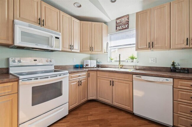 Building Photo - 5840 Mariposa Dr