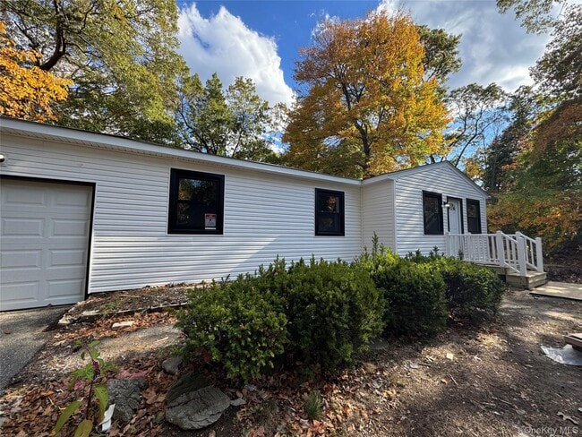 Primary Photo - 75 Valley Dr