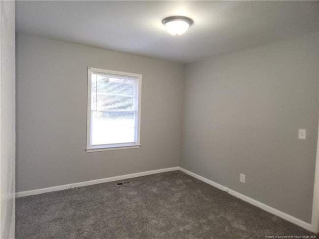 Building Photo - 3231 Rogers Dr