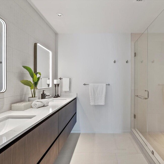 Building Photo - 1020 Sunset Point Rd