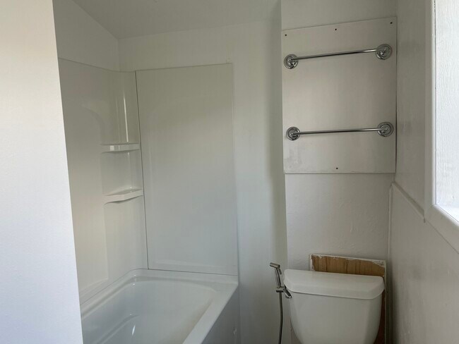 Building Photo - 527 Saint Johns Ave