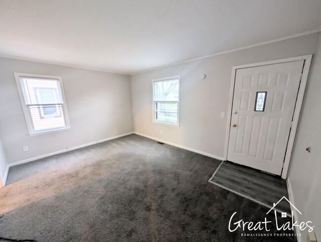 Building Photo - $200 OFF FIRST MONTH'S RENT - Stunning 2 B...