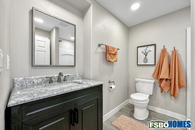 downstairs bathroom - 14404 Maple Dr