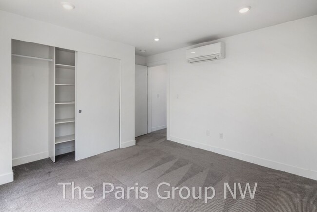 Building Photo - Modern 2BR Columbia City/Hillman City Town...
