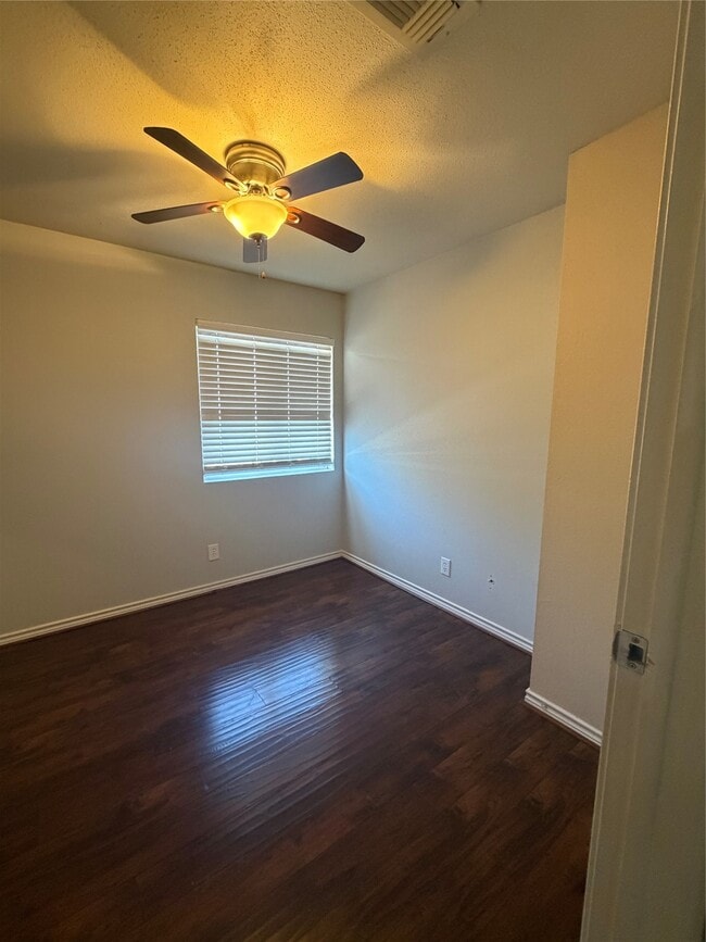 Building Photo - 732 Memorial Mews St