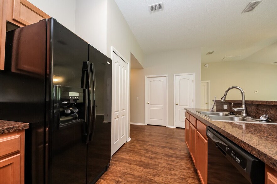 Building Photo - 11738 Silver Hill Dr