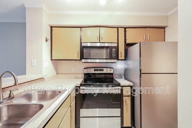 Building Photo - 2880 S Locust St
