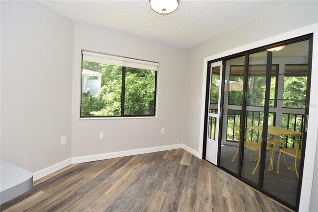 Building Photo - 4 Southbury Ct