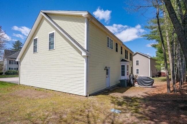 Building Photo - 2 Lowther Pl