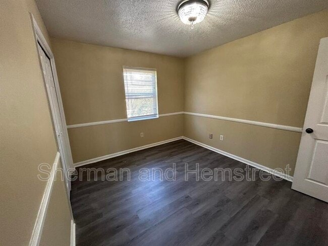 Building Photo - 2714 Cranbrook Dr