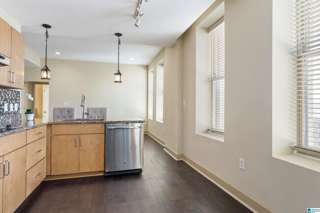 Building Photo - 2024 2nd Ave N