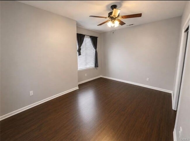 Building Photo - Spacious Single Story Home
