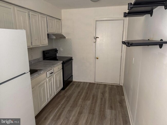 Building Photo - 623 State St