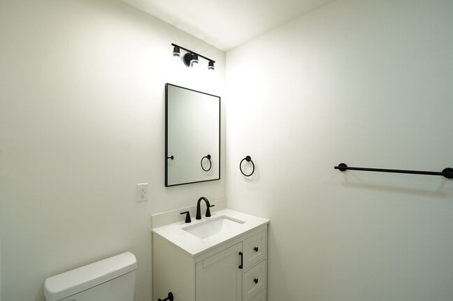 Building Photo - 4805 Charlotte Way