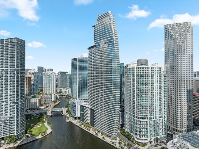 Building Photo - 300 Biscayne Blvd