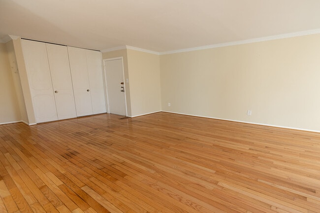 Building Photo - 327 Homeland Southway