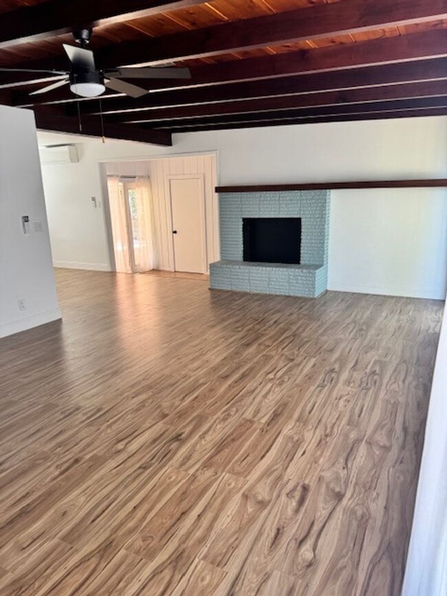 Building Photo - Beautiful West Redding Home with $200 Move...