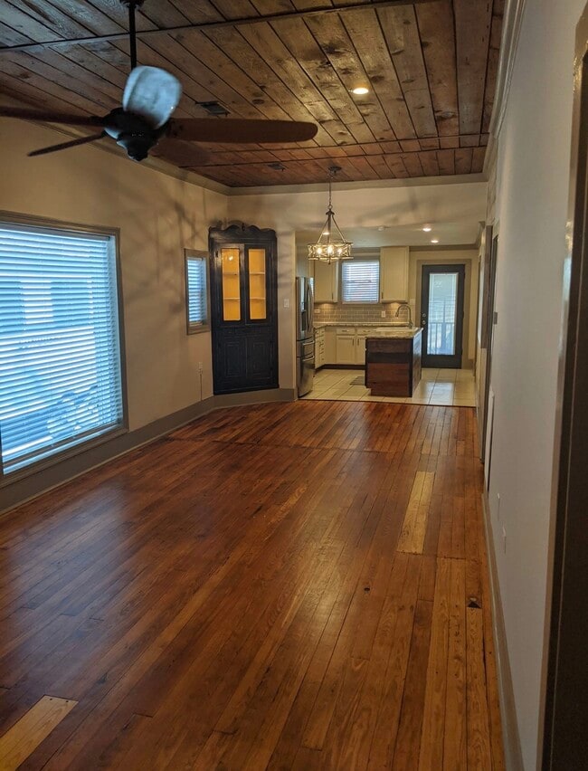 Building Photo - 407 2nd St