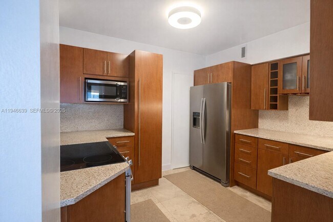 Building Photo - 5700 Collins Ave