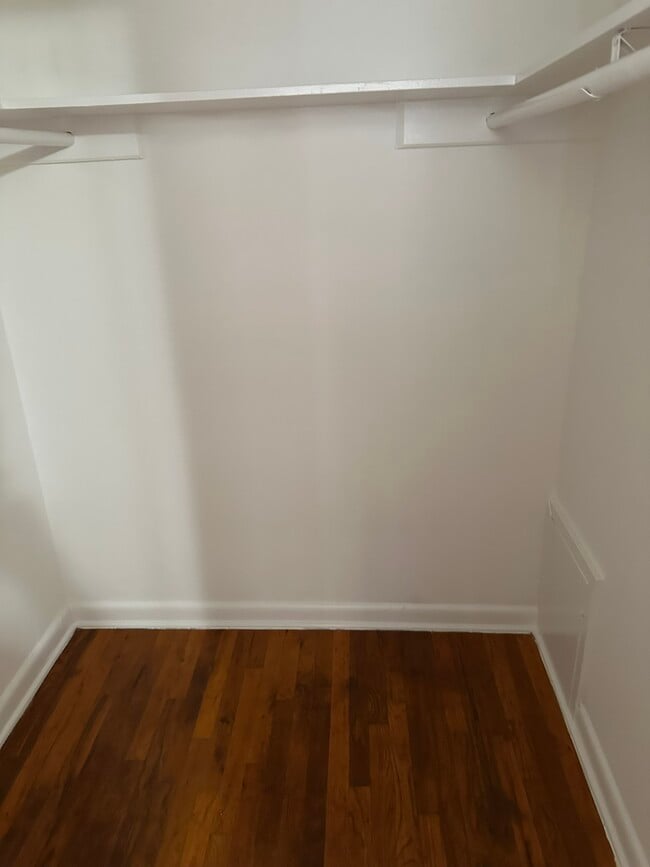 Building Photo - 301 Avondale St