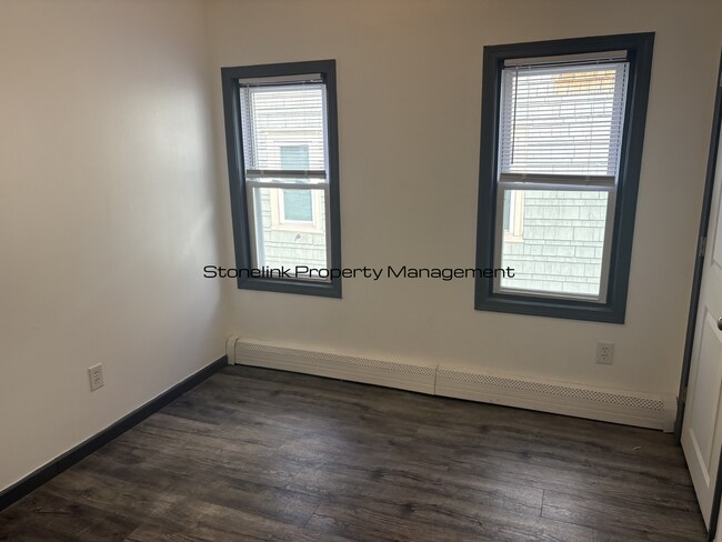 Building Photo - 55 Paradis Ave