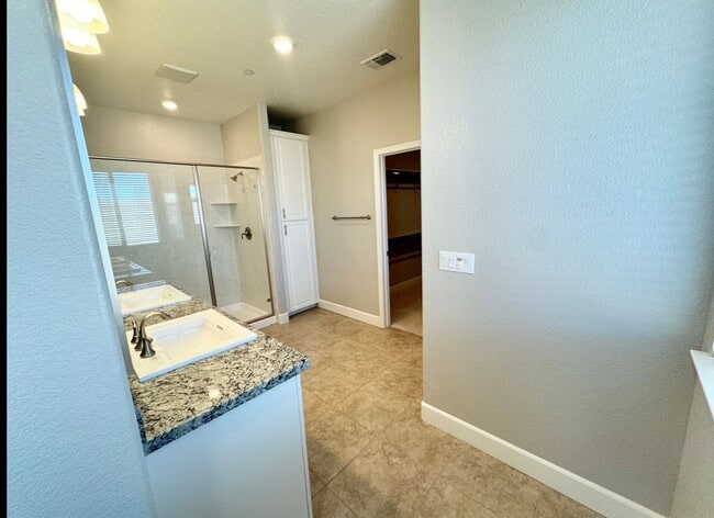 Building Photo - Beautiful home in Springlake!!