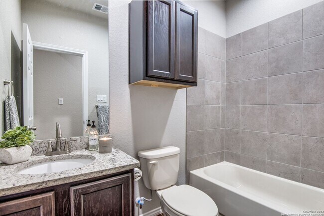 Building Photo - Available NOW, No Carpet, Ceiling Fans, La...