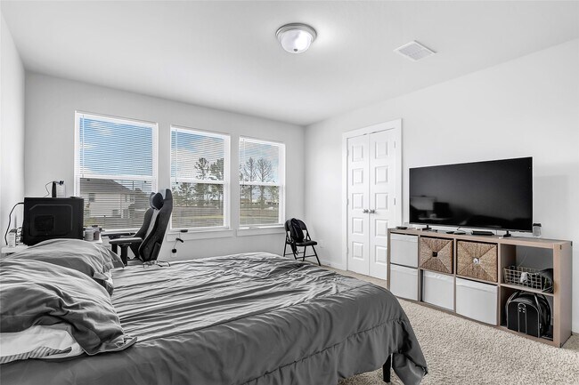 Building Photo - 7218 Clearwater Cv Dr