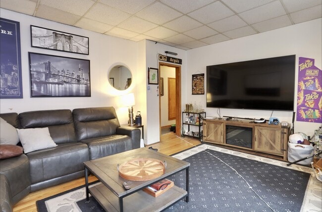 Building Photo - 939 Washington St