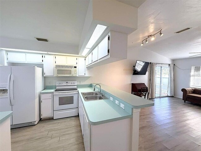 Building Photo - 504 Rose Apple Cir