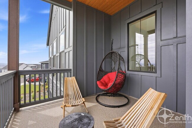Building Photo - 382 W Fir Lp