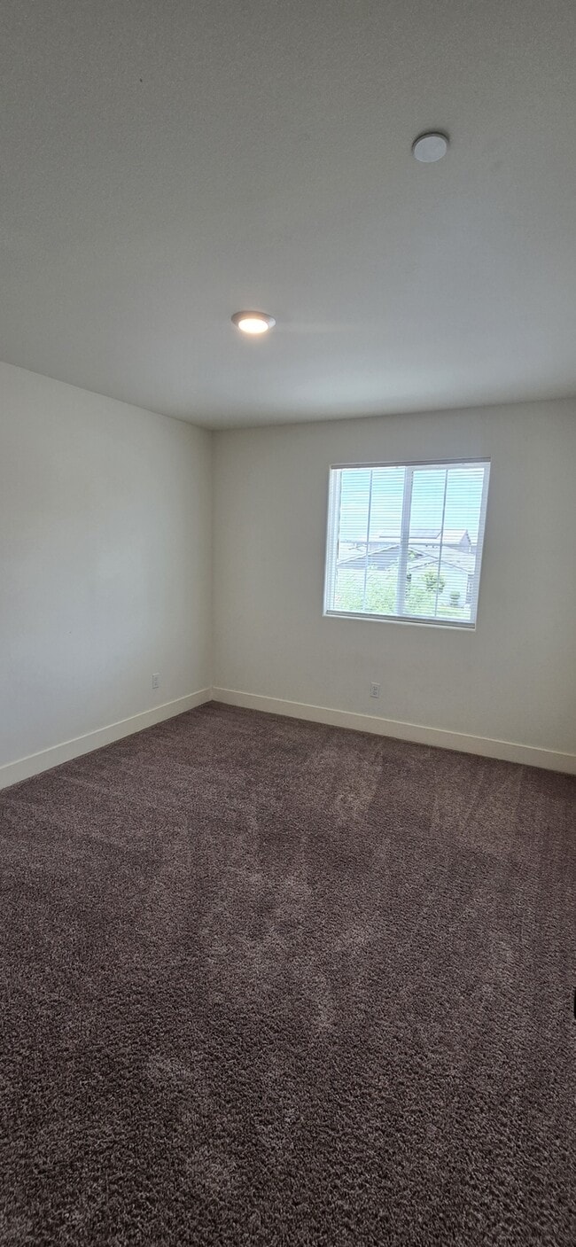 Building Photo - Atwater 5 Bedroom 3.5 Bathroom Home