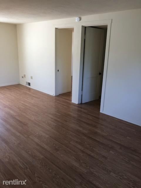 Building Photo - 2 br, 1 bath Apartment - 105E Grove City Road