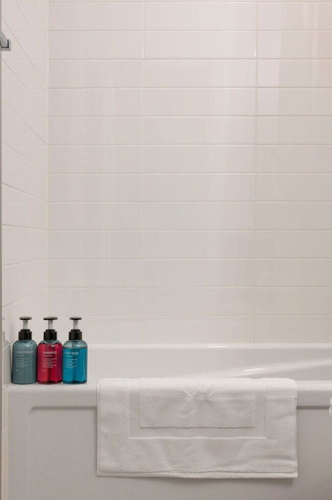 Building Photo - 4453 Aurora Ave N