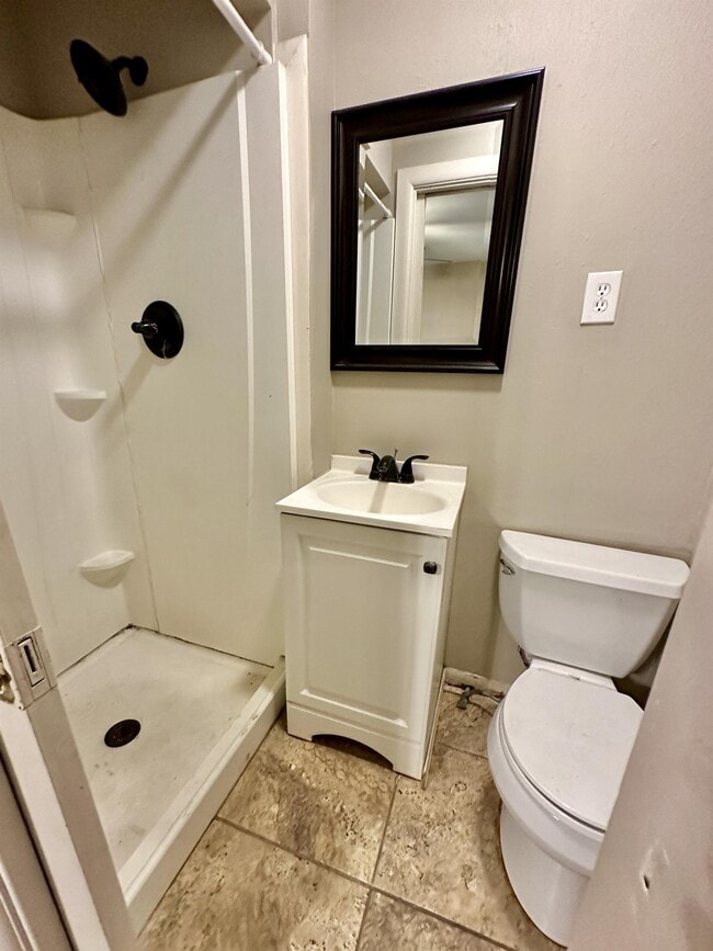 Building Photo - 1926 Laurelwood Dr