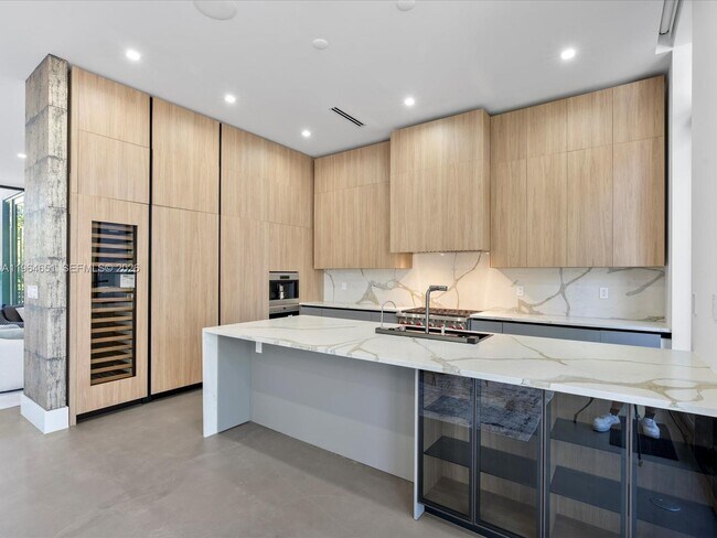 Building Photo - 871 NE 83rd St