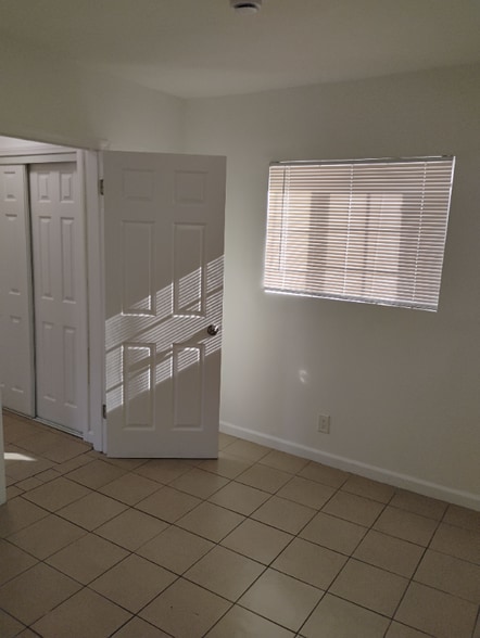 Building Photo - 14129 Vanowen St