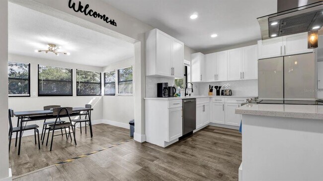 Building Photo - 1357 S Betty Ln