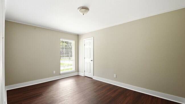 Building Photo - 1511 Sungail Dr